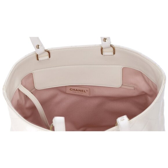 CHANEL CC Quilted Front Pocket Tote Bag Cream Leather - Picture 9 of 11